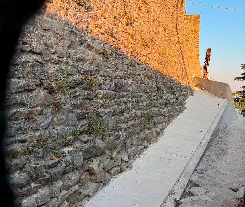 Montefiore Conca, Italia Nostra: «Lavori a metà e sfregio alla Rocca»