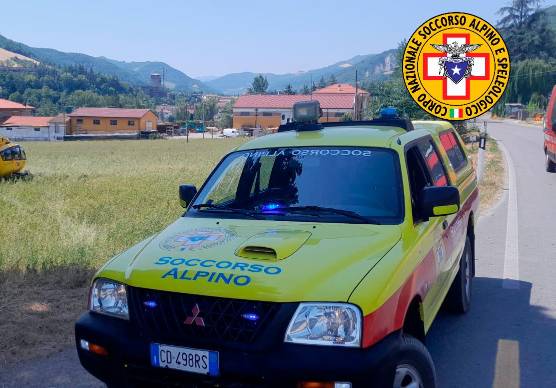 Dovadola, paura in via Montepaolo: finisce nel dirupo con il furgone