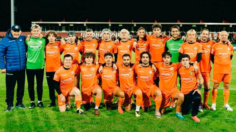 La Nazionale Cantanti prima di una gara dello scorso ottobre a Chioggia (instagram)