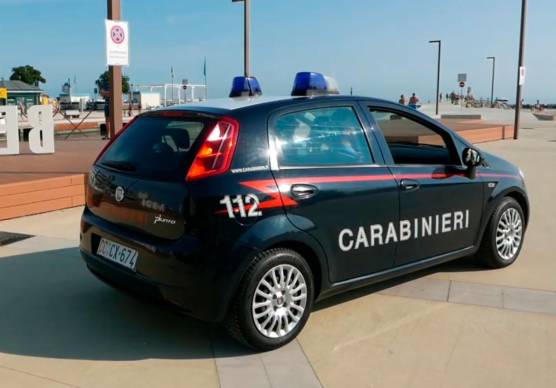 Bellaria, è ai domiciliari e spintona i Carabinieri durante un controllo: 52enne in carcere