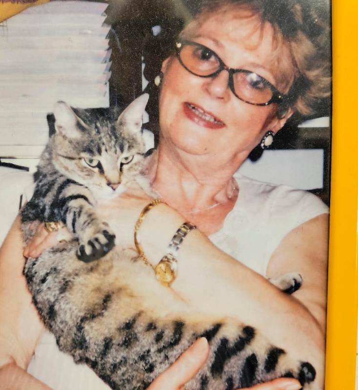 Clementina Morettin con la gatta Lulú