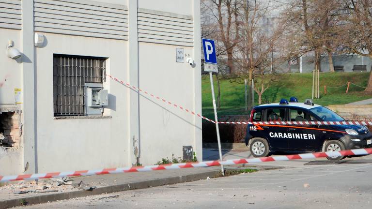 Santarcangelo, due boati nella notte. Assalto al Postamat, i banditi ripresi in un video VIDEO