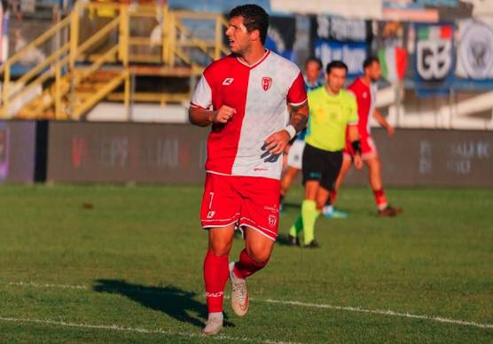 Elia Petrelli nel match perso dal Forlì allo stadio Francioni di Latina
