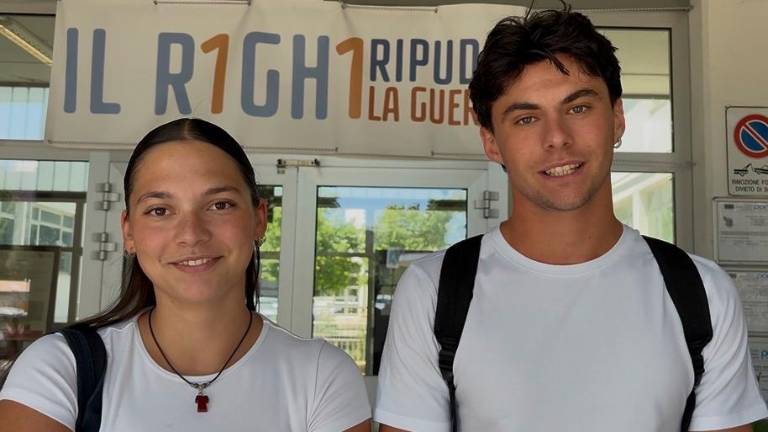 Maturità a Cesena, all’uscita dei licei domina lo stupore: “Ci aspettavamo tracce diverse” VIDEO