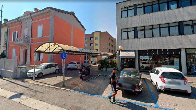 Malore fulminante: muore dopo una lite in strada “per la sosta selvaggia” in zona stazione a Cesena