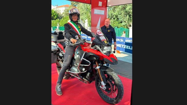 Coriano, arriva la Transitalia Marathon: il sindaco accompagna in moto i 400 partecipanti