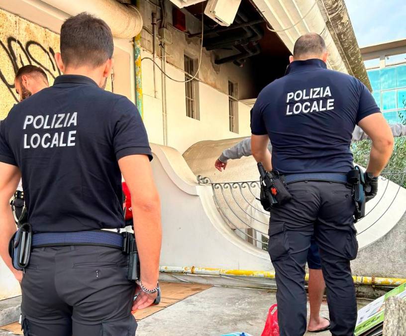 Riccione, hotel ospita quasi il triplo degli ospiti consentiti: sanzionato dalla polizia locale