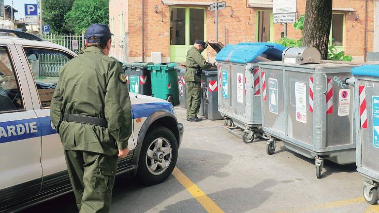 Rifiuti abbandonati a Santarcangelo: fioccano le sanzioni