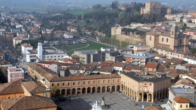 Santarcangelo, consiglio comunale: la maggioranza devolve il gettone a sostegno di Domenico Lucano