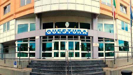 Rimini. Strappa una collana e fugge sul lungomare: arrestato