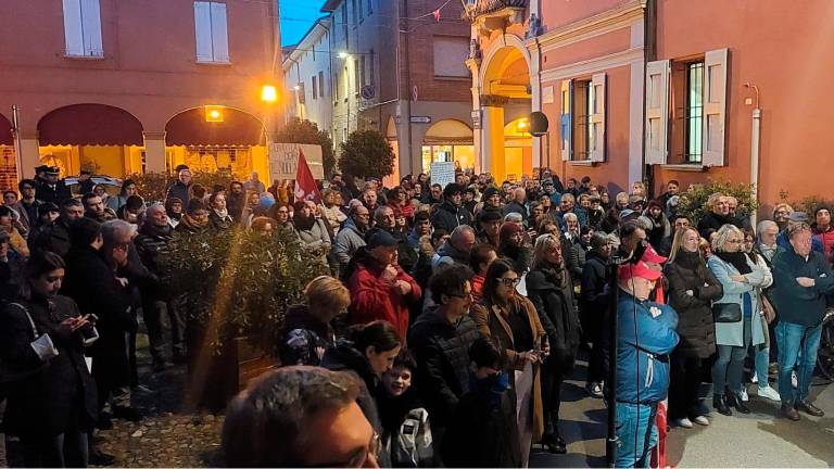 Il generale Vannacci a Medicina alla vigilia della Liberazione. Manifestazione di protesta. Il sindaco: «Da noi l’inclusione è la normalità»