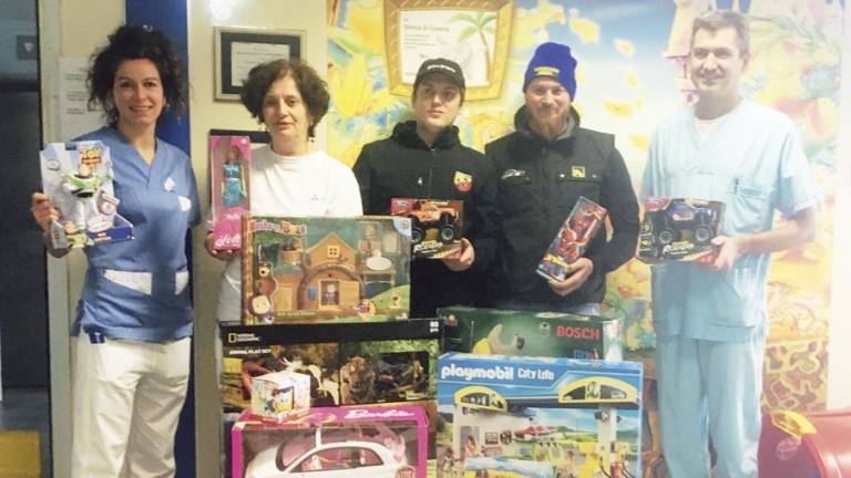 Racingpoint Cesena dona nuovi giocattoli al reparto di Pediatria