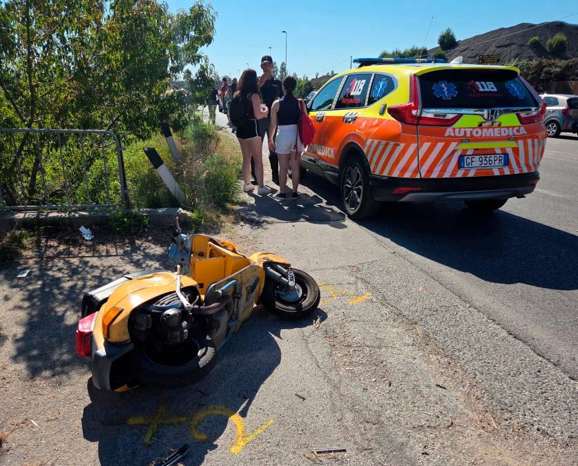 Santarcangelo, incidente: scontro tra auto e scooter, due ragazze gravi in ospedale - Gallery