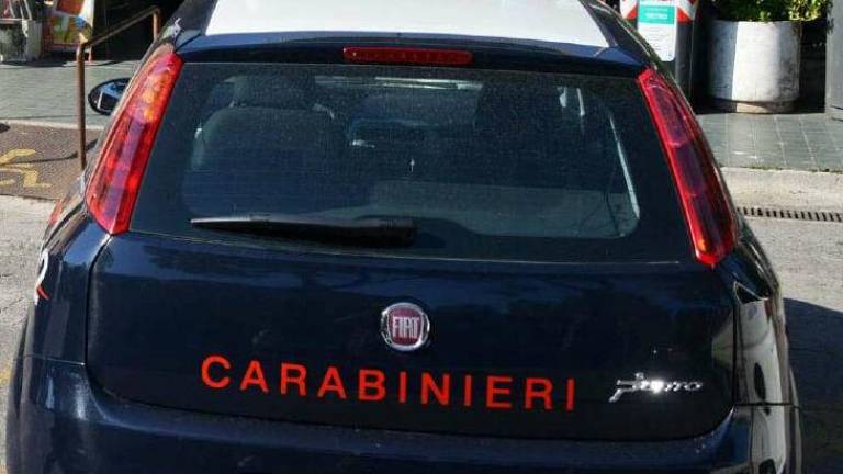 Cattolica, prova a buttarsi sotto il treno: Così i carabinieri hanno salvato mia figlia