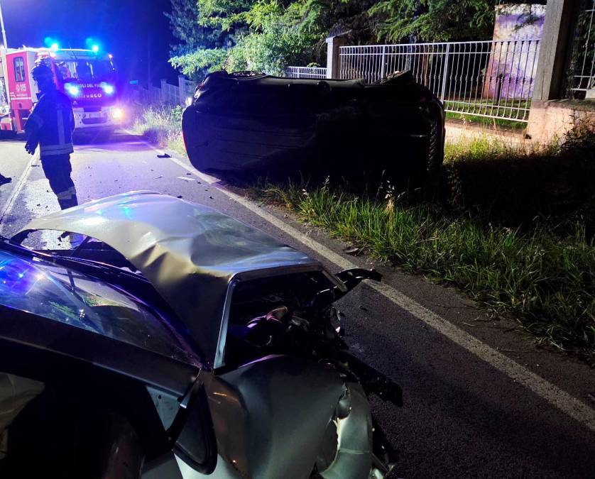 Coriano, incidente: tamponamento nella notte e un’auto si ribalta - Gallery