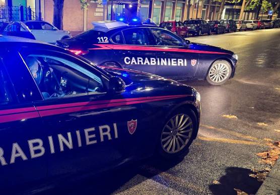 Ravenna, evade dagli arresti per andare al bar e si dà alla fuga