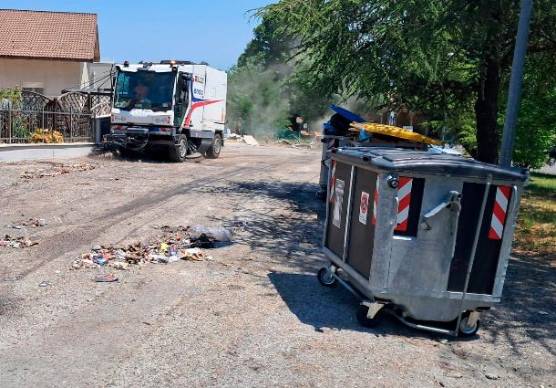 San Marino, batterie al litio nel camion della raccolta carta: lo schiacciamento delle pale meccaniche provoca un incendio