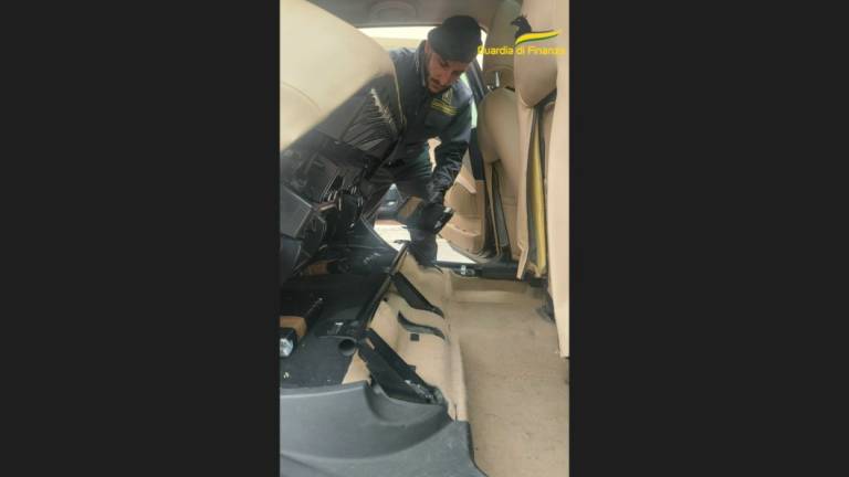 Cervia, più di tre chili di cocaina sotto i sedili dell'auto: arrestato insospettabile 25enne