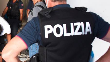 Rimini, “mi hai tamponato, dammi 100 euro”: prova il finto incidente, ma vuole truffare un poliziotto e viene arrestato