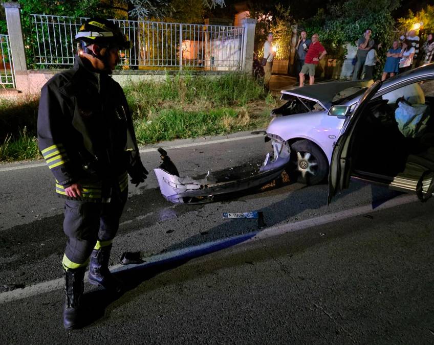 Coriano, incidente: tamponamento nella notte e un’auto si ribalta - Gallery