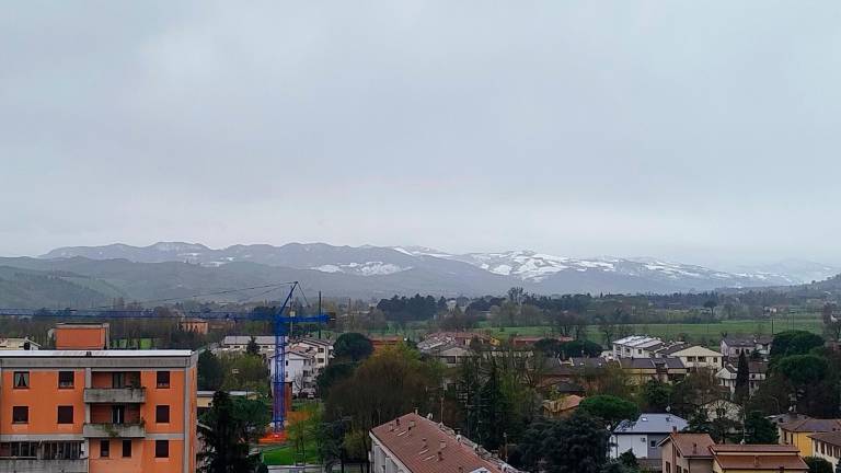 Imola, neve in Vallata e infiltrazioni in alcune scuole in città