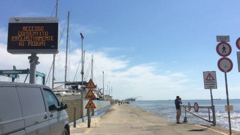 Ravenna, stretta sulle bici in diga. Si pensa a sbarre e tornelli