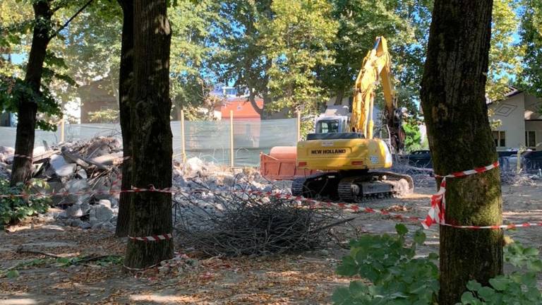 Cesenatico: iniziata la demolizione della scuola di viale Torino