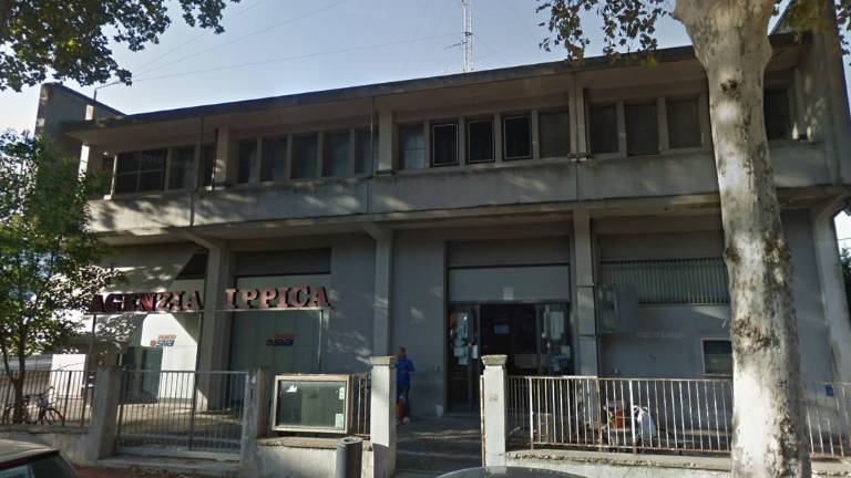 Cesena, sala slot vicino a chiesa crea labirinto spostando l'entrata