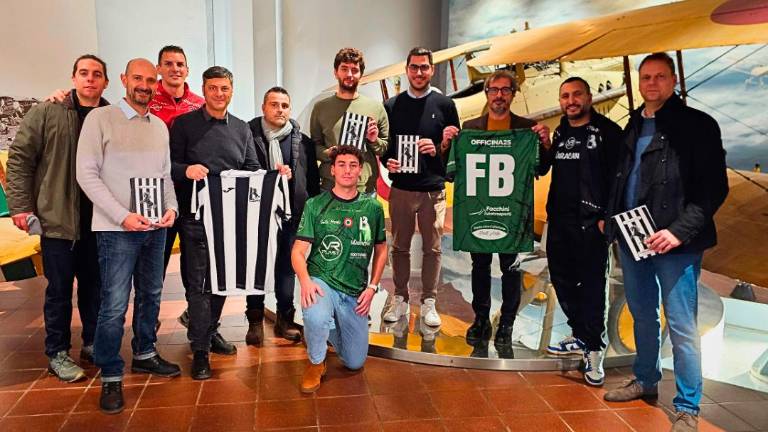 Calcio, il nuovo Baracca Lugo dona le sue maglia al Museo dedicato a Francesco Baracca
