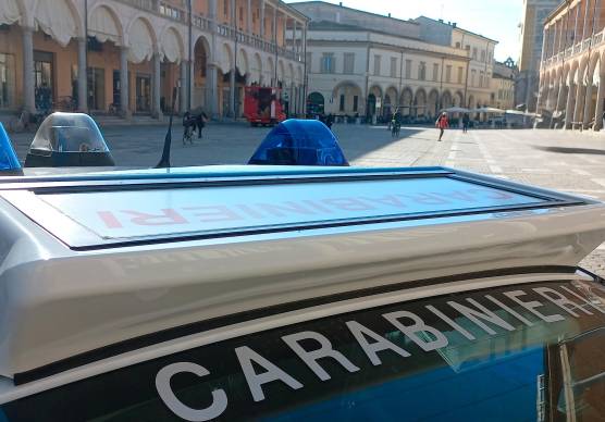 Faenza, ruba un monopattino e fa razzia di telefonini nello spogliatoio di un centro sportivo: arrestato dai Carabinieri