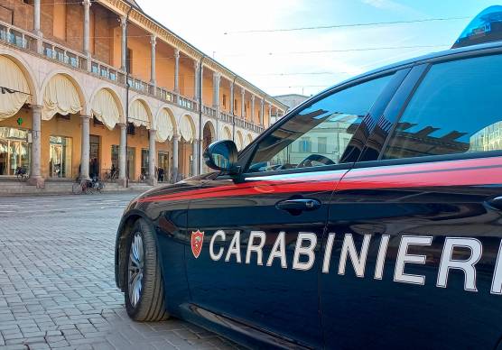 Faenza, nonostante il daspo, torna al supermercato e molesta i clienti: scatta la denuncia