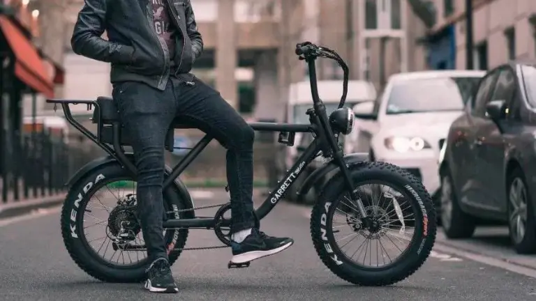 Rimini, bici elettriche truccate a tutta velocità: “Vanno fino a 60 all’ora, a rischio l’incolumità dei cittadini”
