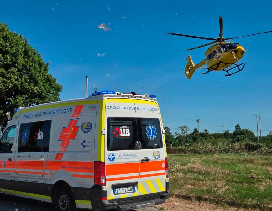 Santarcangelo, incidente: scontro tra auto e scooter, due ragazze gravi in ospedale - Gallery