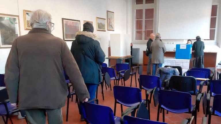 Votanti al seggio del Quartiere Centro urbano