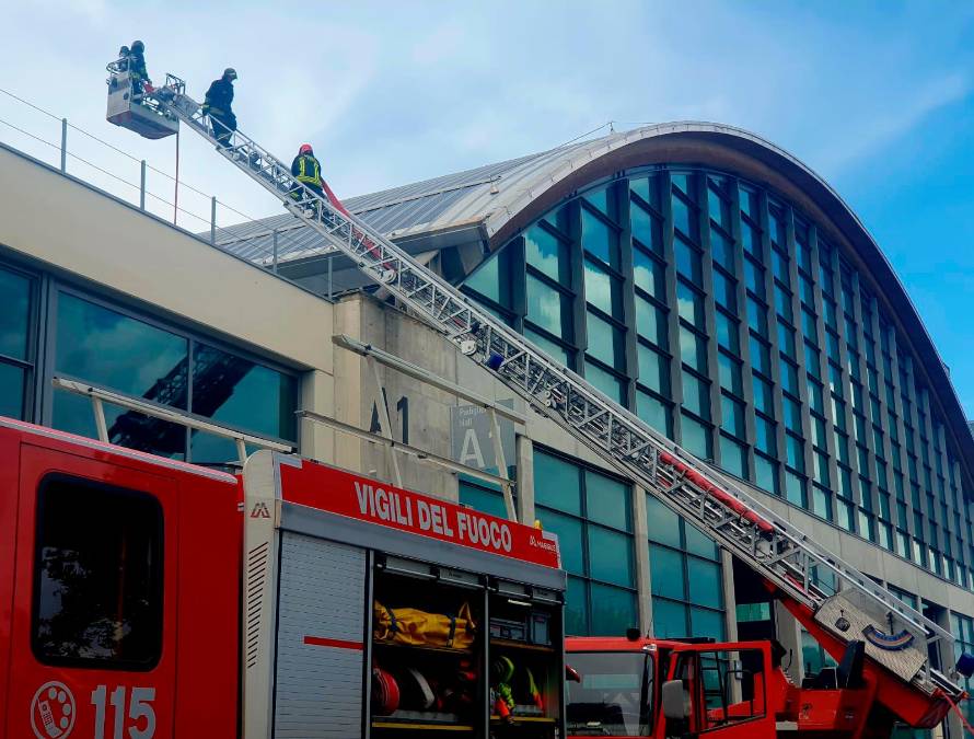 Rimini incendio al padiglione A1 della fiera - Gallery