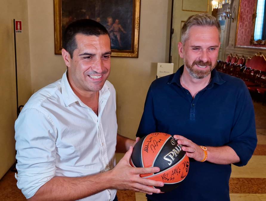 Il sindaco di Bologna Matteo Lepore (a destra) con il presidente della Regione Michele De Pascale