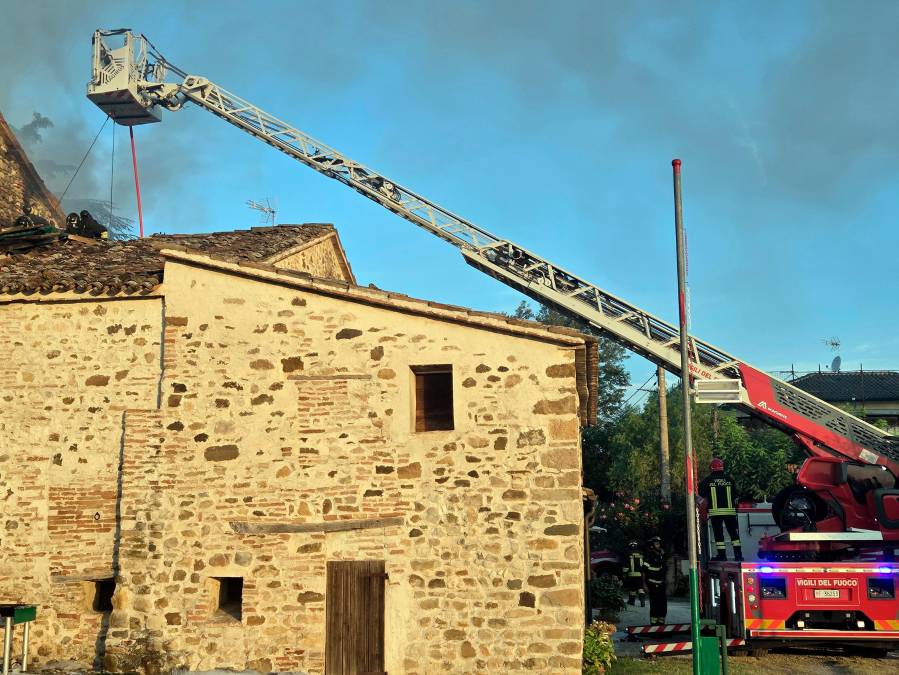 Poggio Torriana, incendio nella notte nel casolare - Gallery