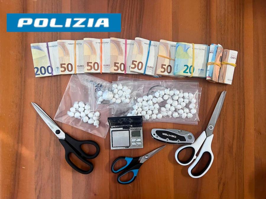 Rimini, colto sul fatto mentre spaccia cocaina a Viserba: scatta l’arresto
