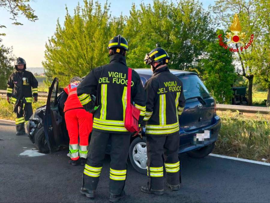 Forlì, incidente in viale Roma: ferite due donne e traffico in tilt