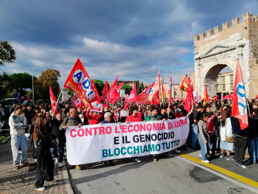 Rimini, in migliaia a sfilare per la pace in Palestina VIDEO GALLERY