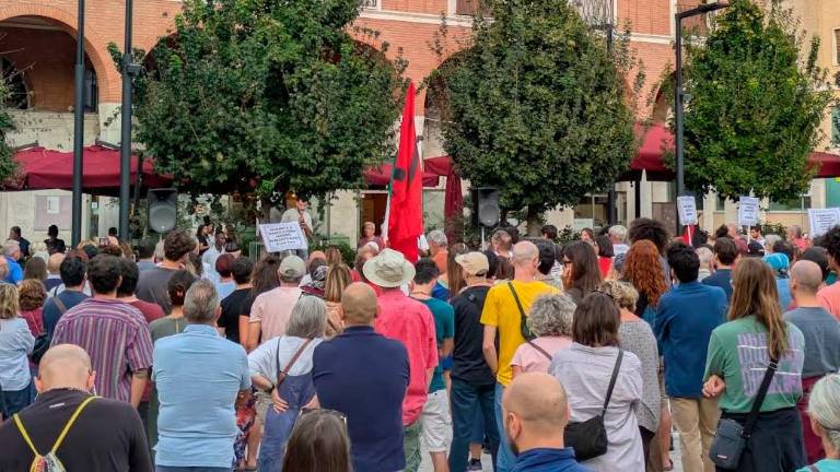 La manifestazione antirazzista di domenica, in piazza della Libertà