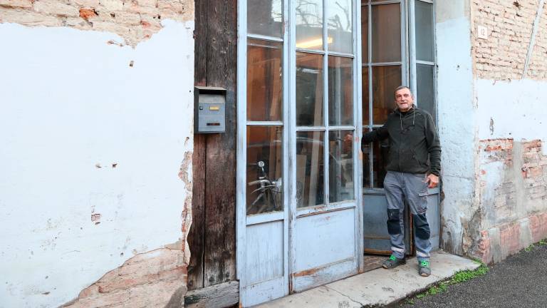 Imola, lo storico falegname in centro: “Finite le feste non riapro”