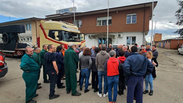 Una manifestazione davanti all’azienda