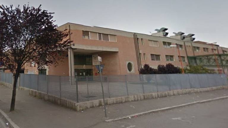 Gomme sfregiate al prof a Cesena, pena ridotta per finalità educativa