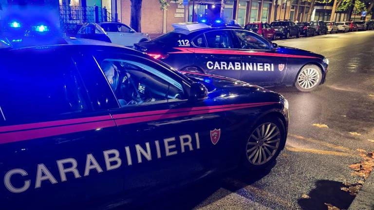 Ravenna, evade dagli arresti per andare al bar e si dà alla fuga