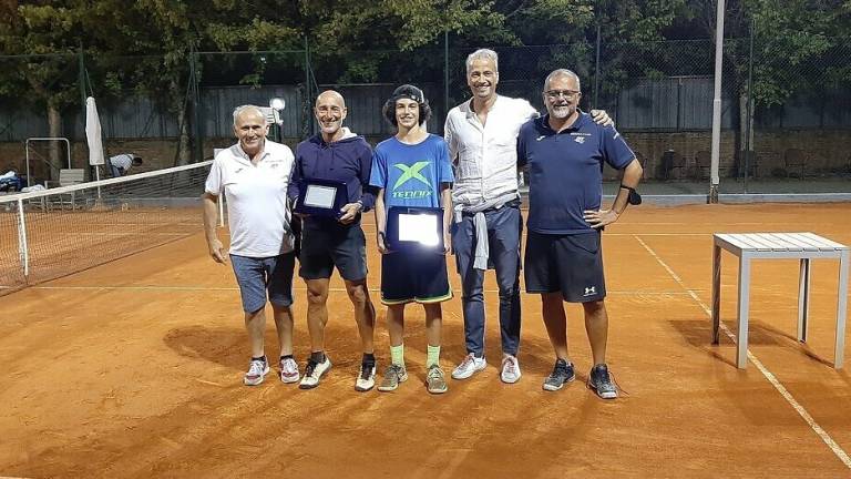 Tennis, il 15enne ravennate Alberto Bezzi conquista il torneo del Ct Cicconetti