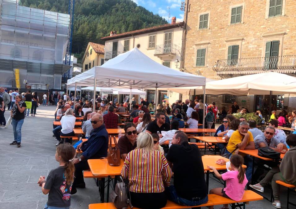 Bagno di Romagna, il tortello alla lastra fa impazzire famiglie e turisti: “Bilancio positivo”