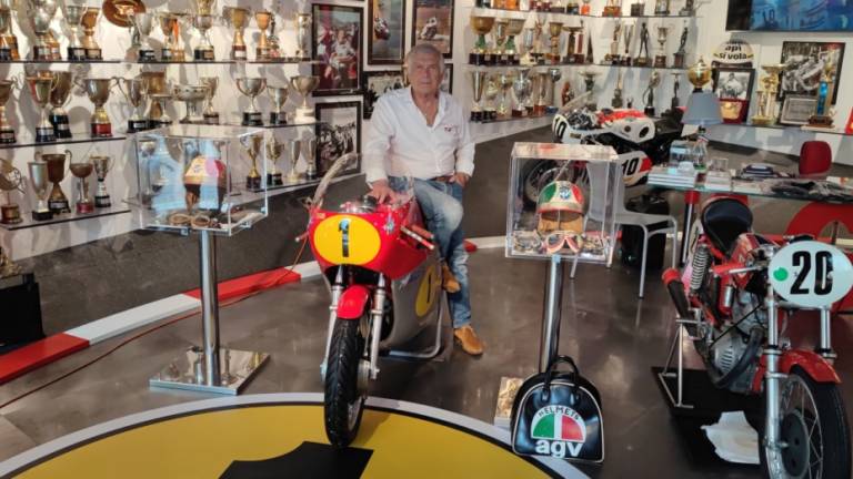 Motociclismo, Giacomo Agostini nel week-end in pista a Misano sulla mitica Mv Agusta