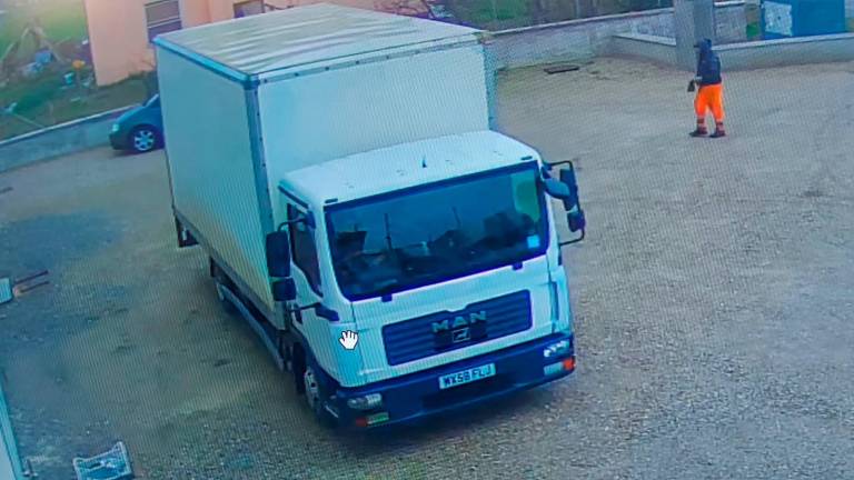 Torna ad agire a Cesenatico la banda delle truffe con l’asfalto