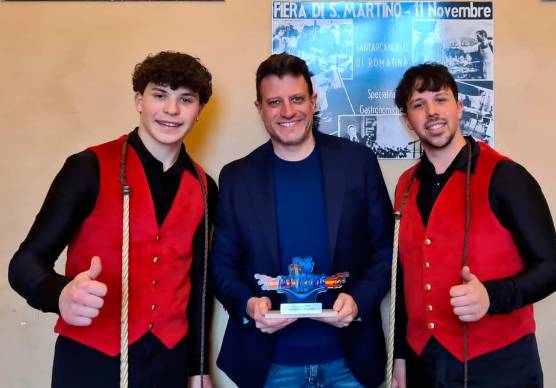 Yuri Mengoni, il sindaco Filippo Sacchetti e Mattia Mengoni